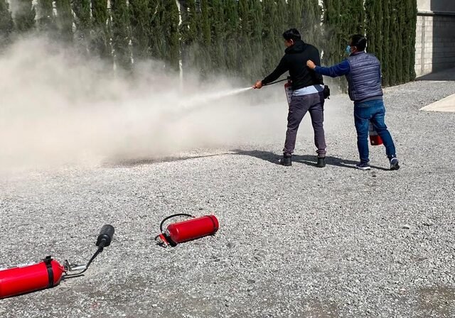 Práctica con extintores